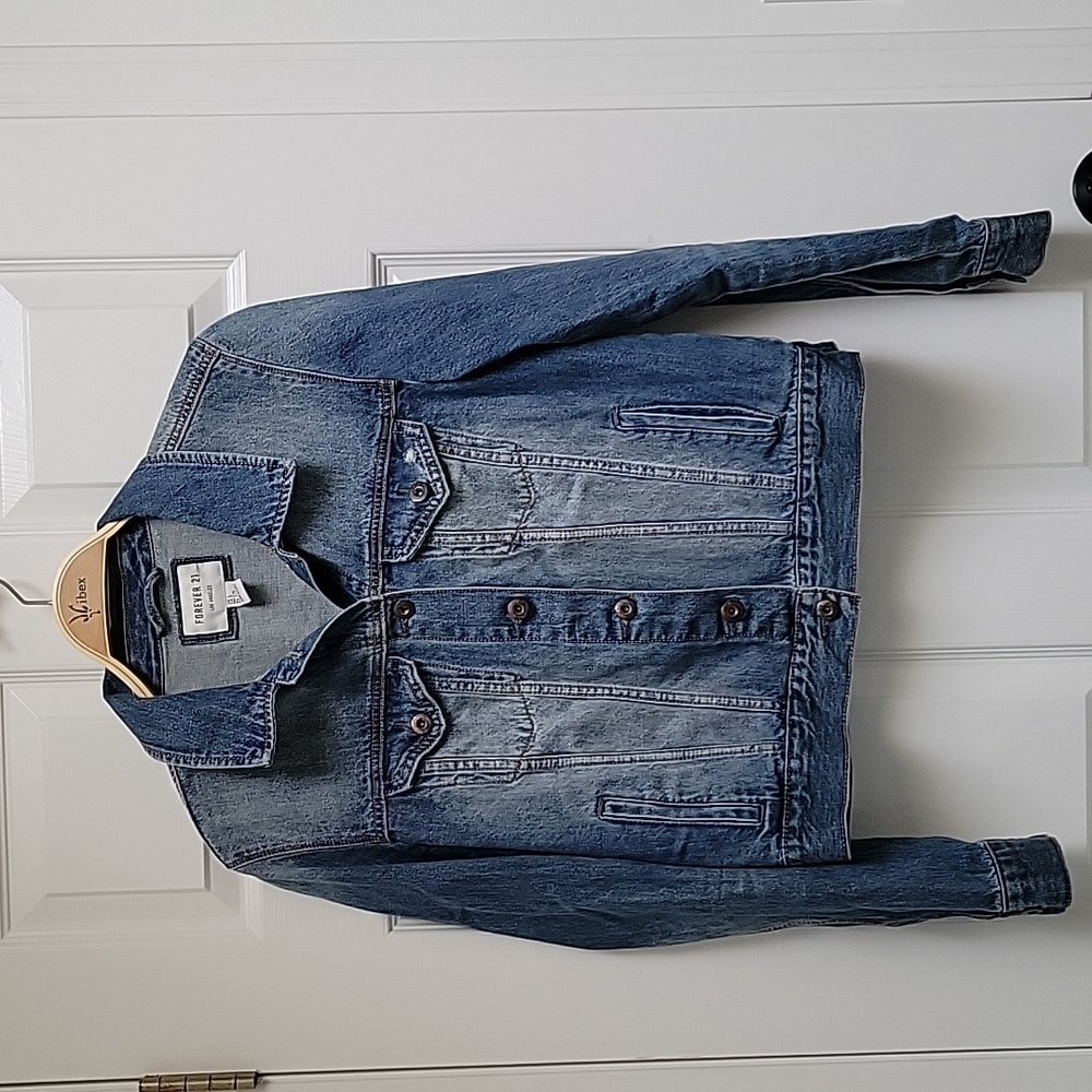 Forever 21 Twenty One Jean Jacket Size Large L Denim Fits a Medium Coat